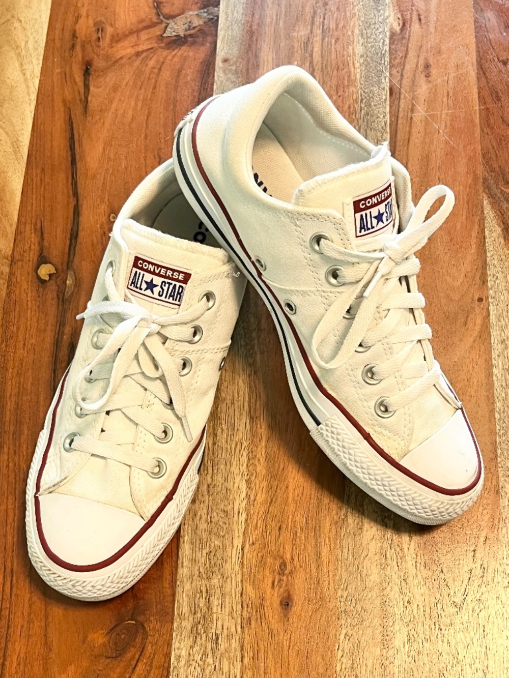 Converse-Women's White Low- Top Sneaker- Size 8 - Picture 1 of 10